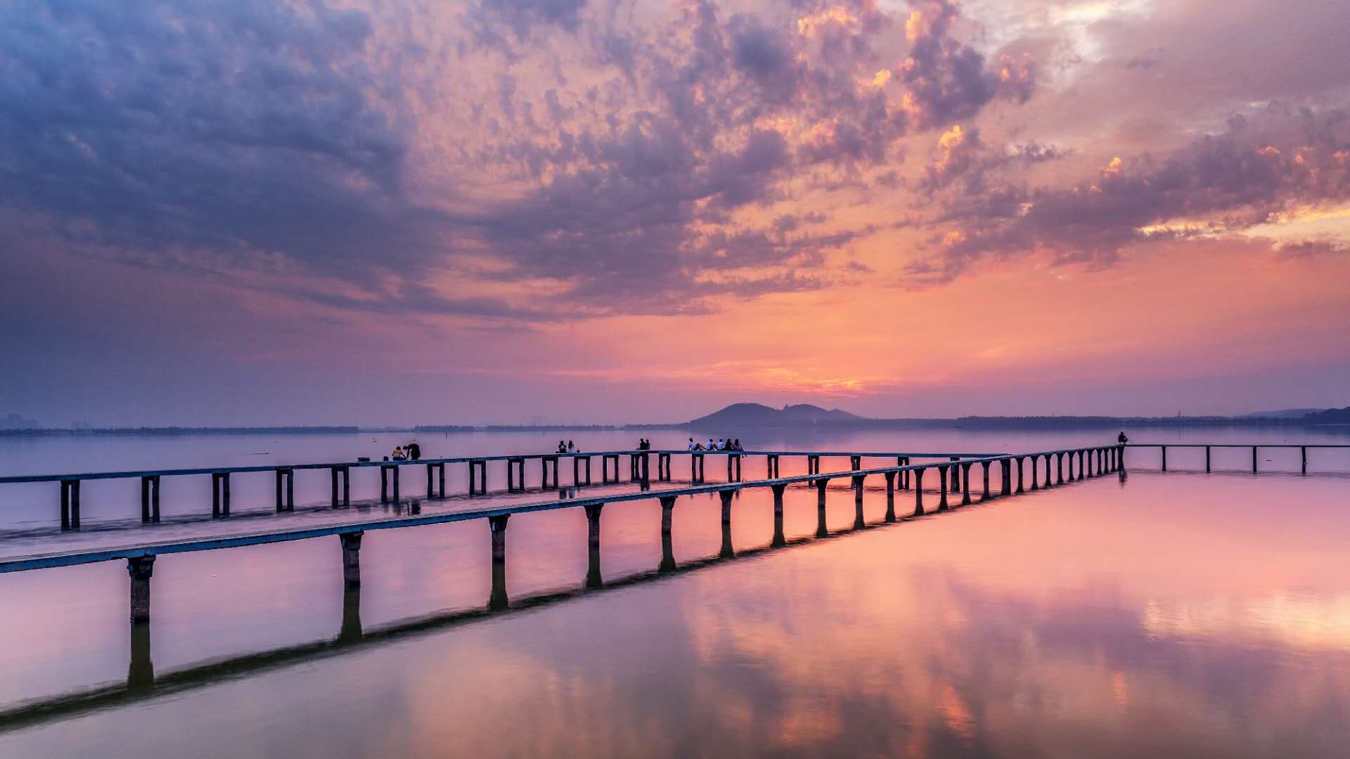 东湖赏朝霞