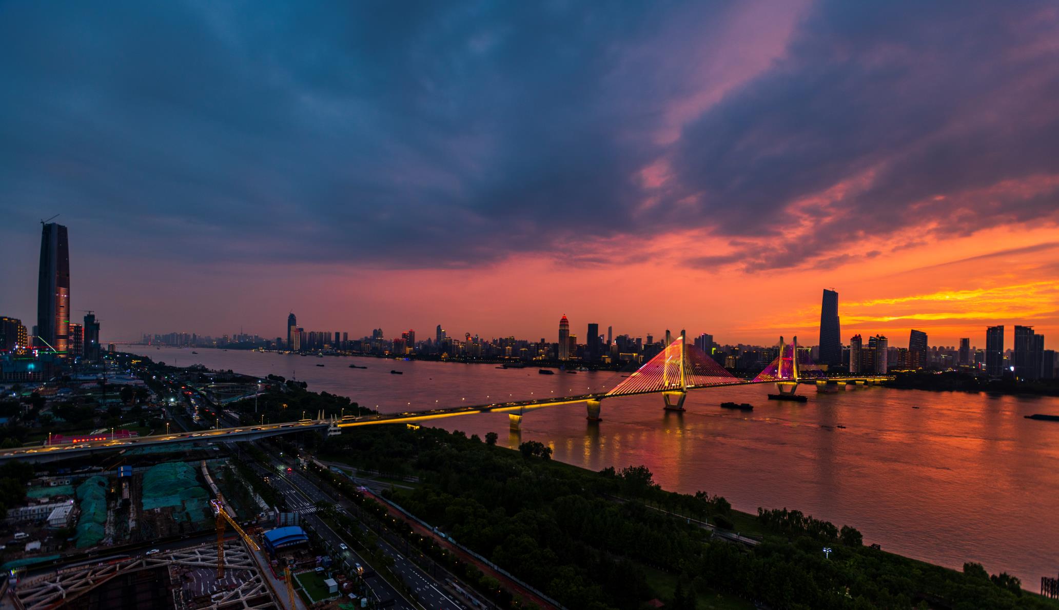 《醉美夕阳》-武汉市生态环境局